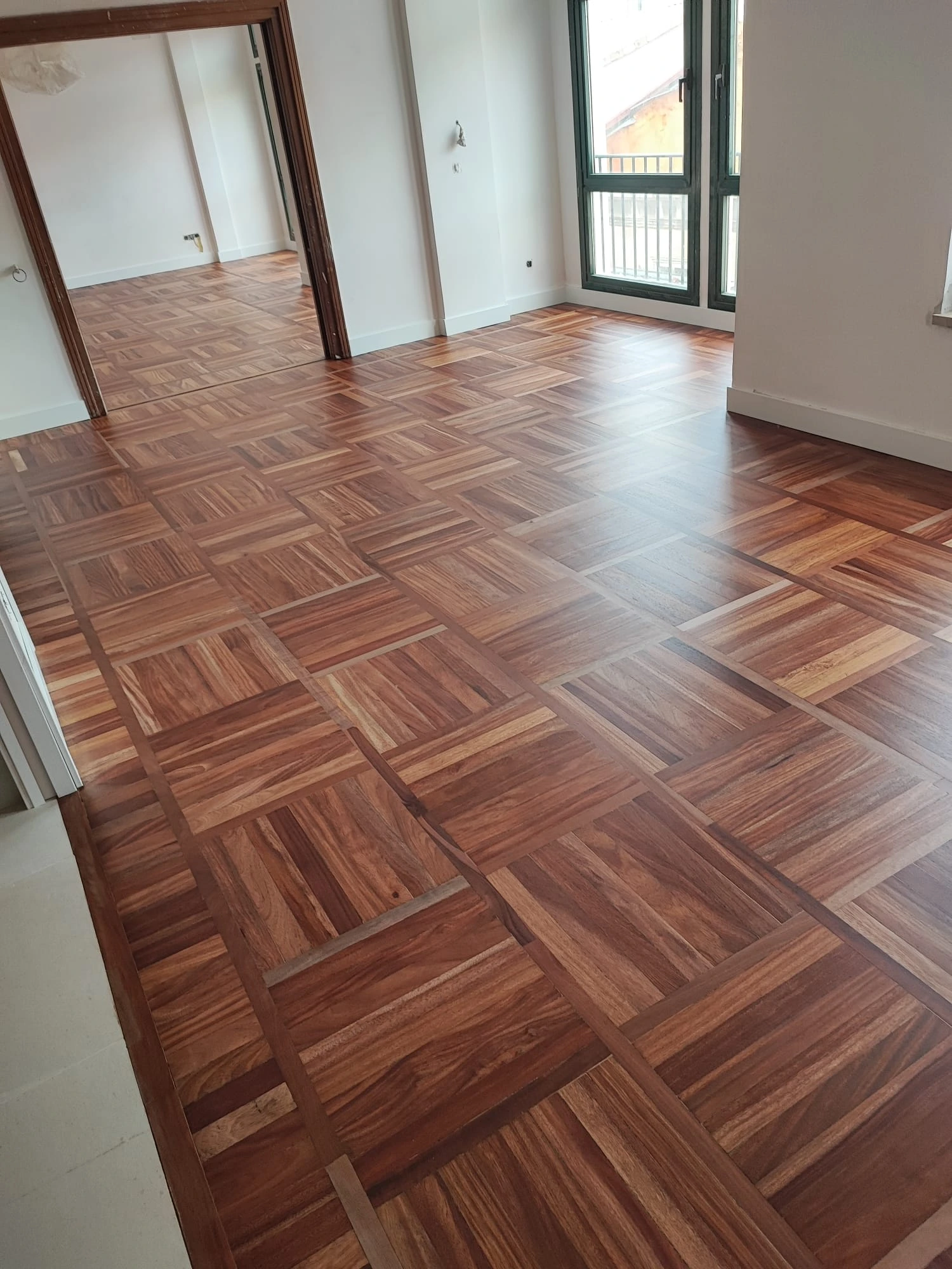 Lijado y barnizado parquet