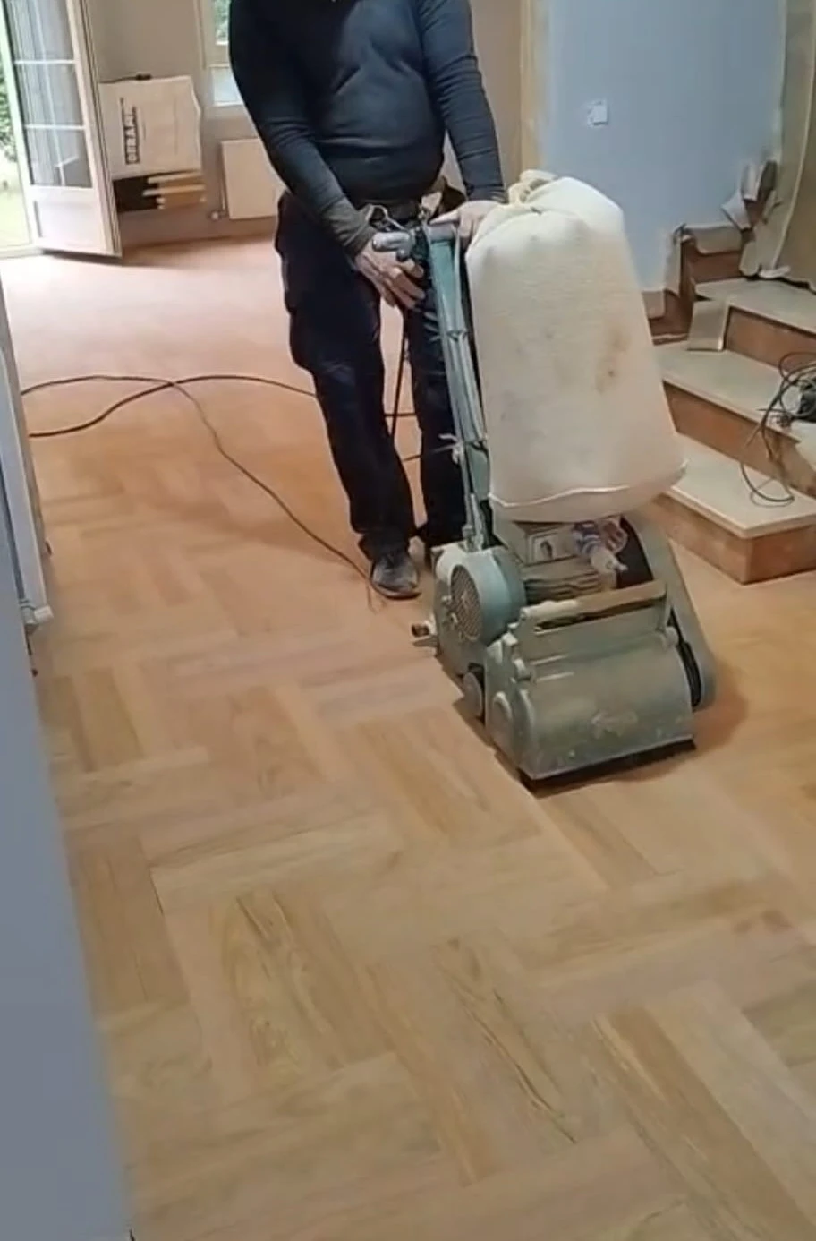 Lijado profesional de parquet en Burgos con maquinaria sin polvo